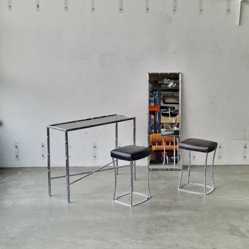 [p2781] Bord med Stole og Spejl