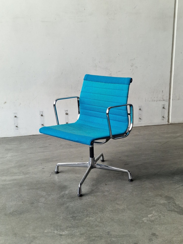 [p2835] Kontorlstol Eames Blå