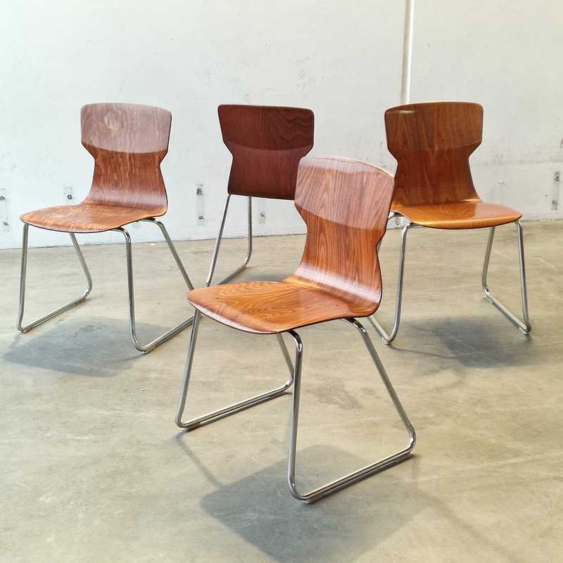 [p3097] Stol Formstøbt Valnød