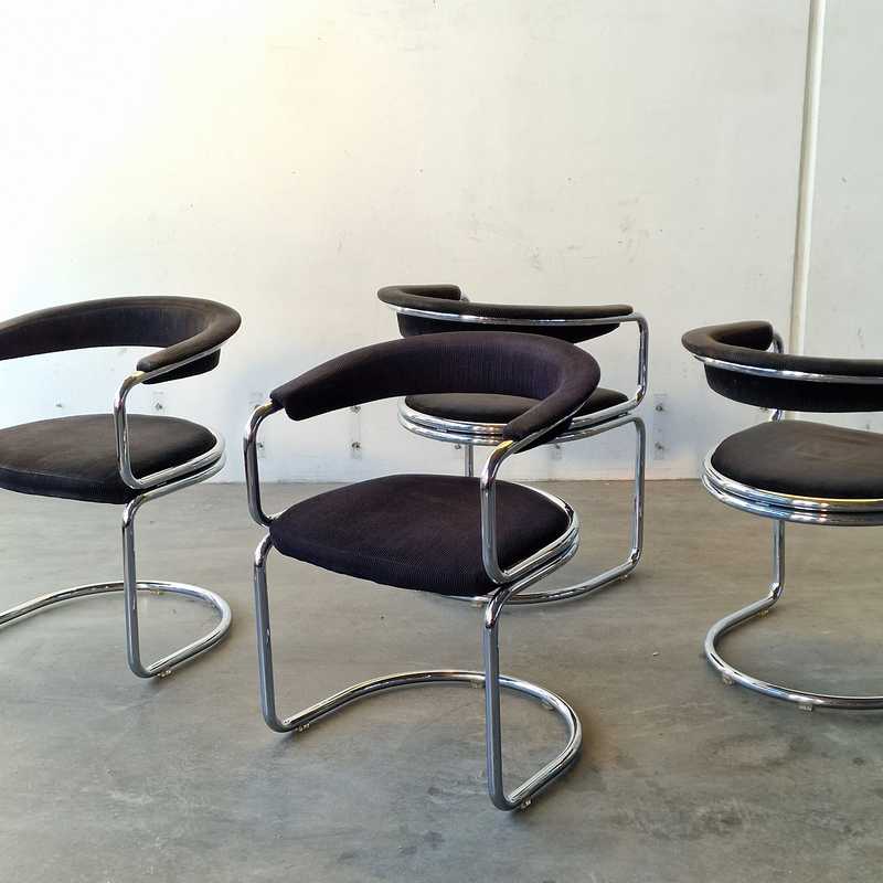 Stole krom med sort stof 