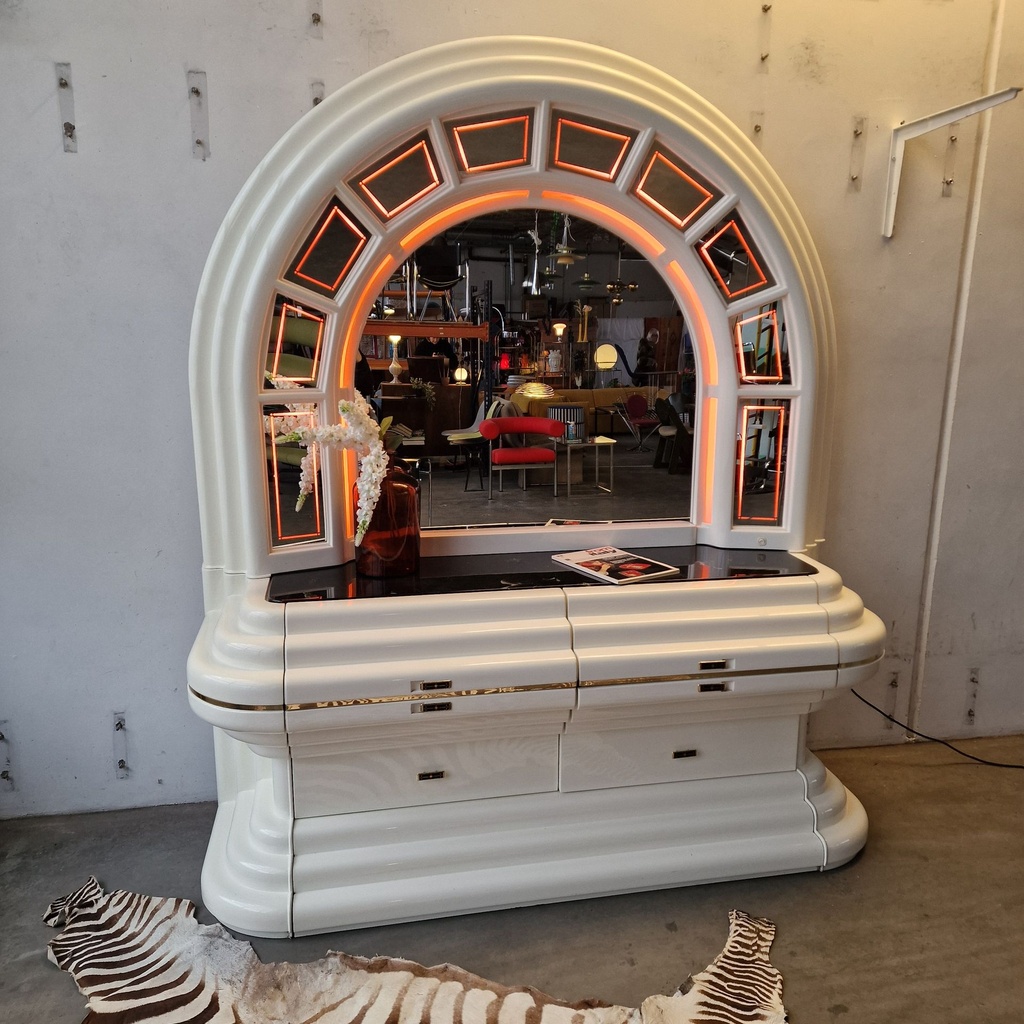 Vanity table spaceage