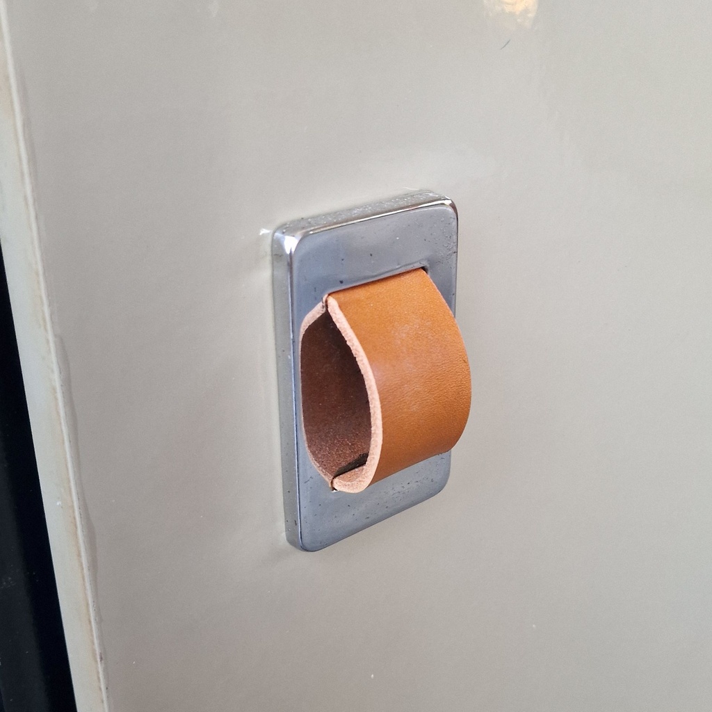 Skænk sort med skydelåger