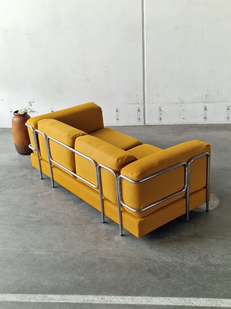 Sofa gul med kromstel