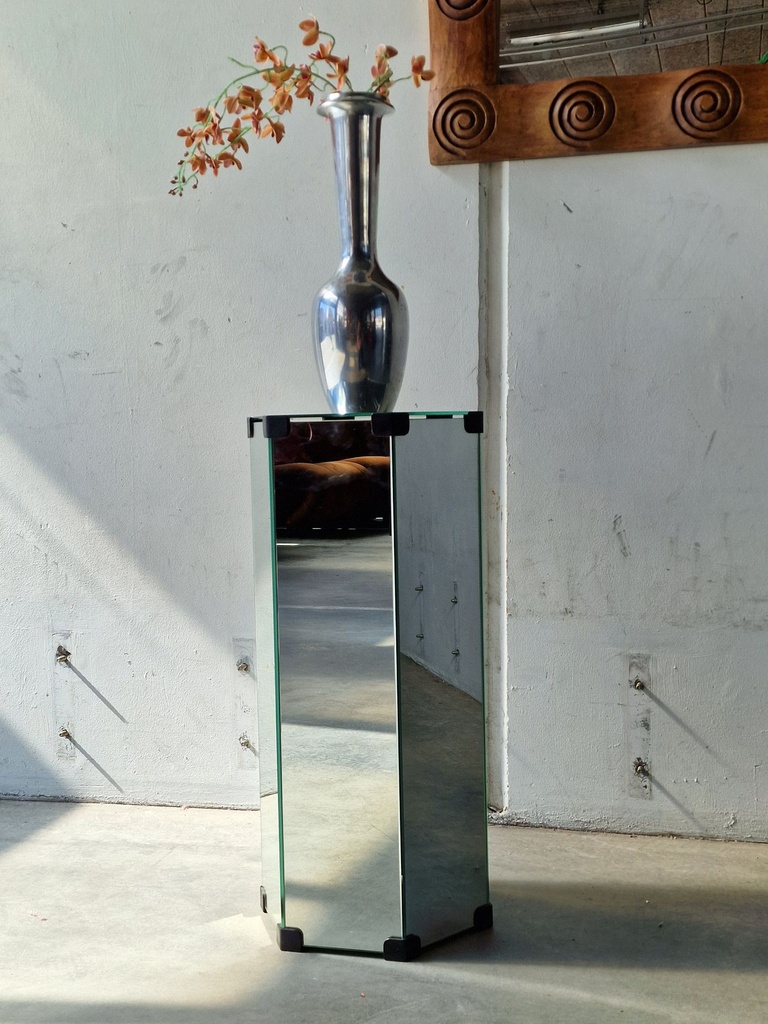 Pedestal i spejl 