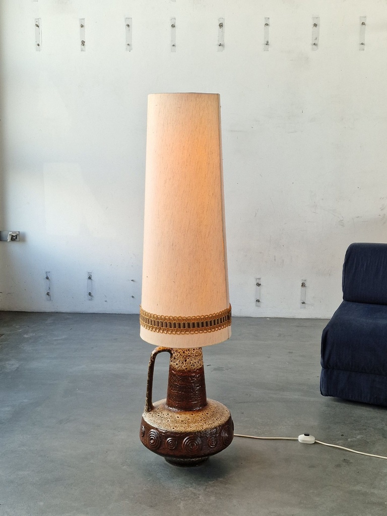 Standerlampe keramik med storskærm 