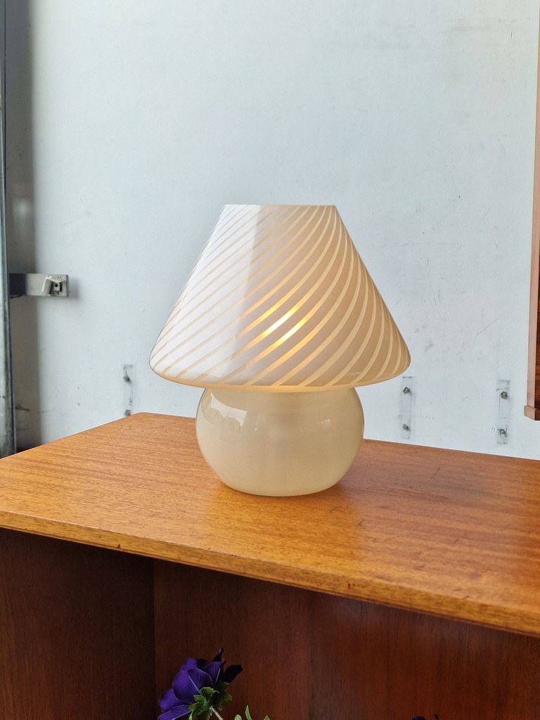 Bordlampe hvid glas