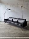 Sofa sort læder med krom stel