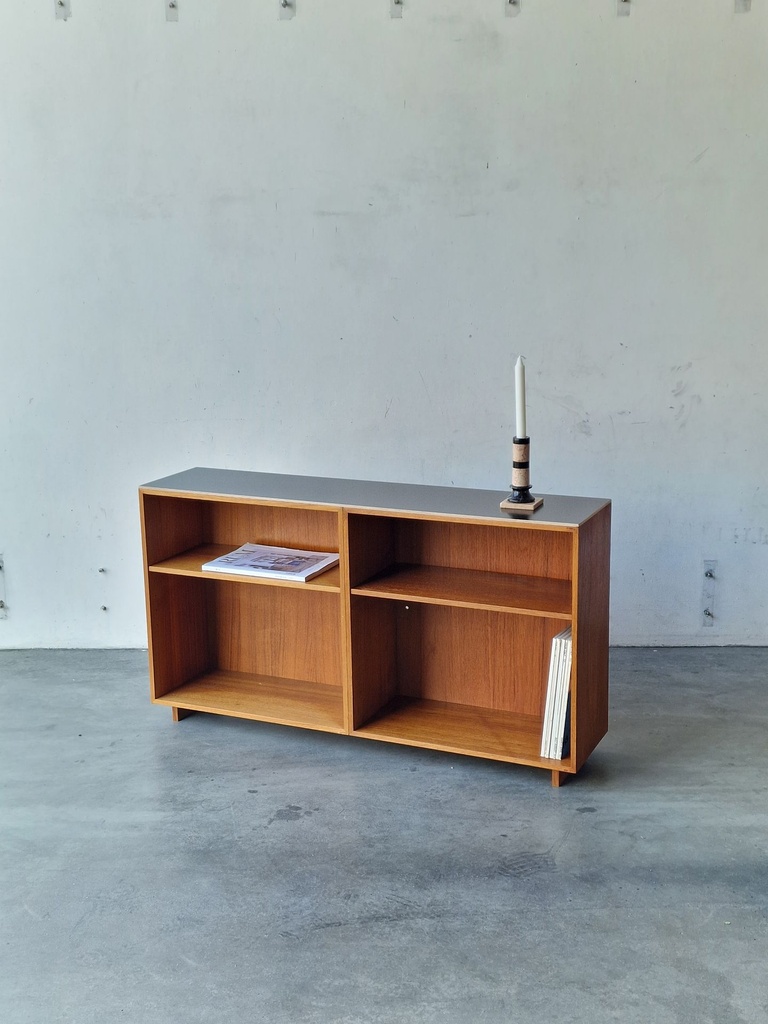 Reol teak med sort top