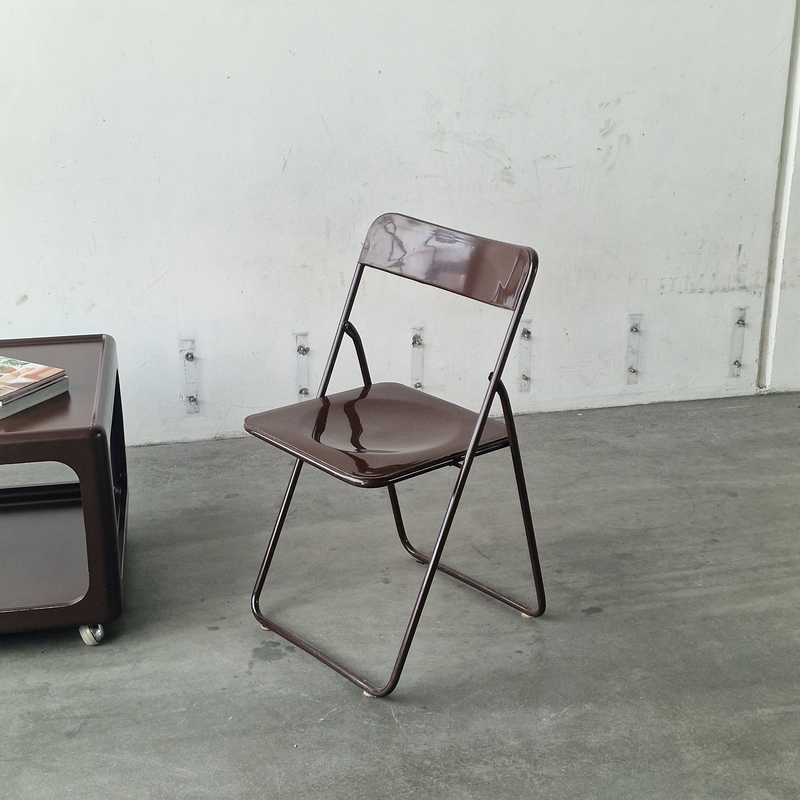 [p2180] Klapstole i Brunt Plast